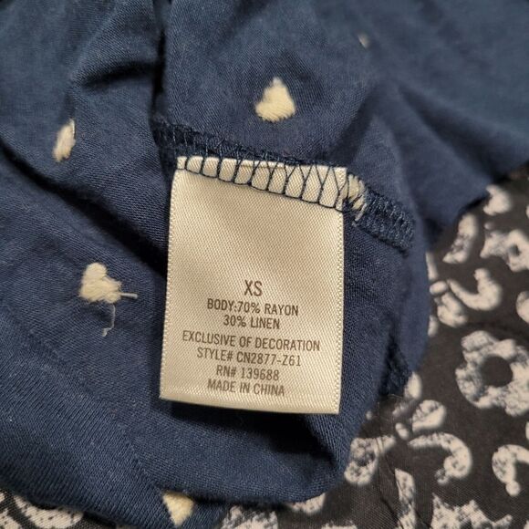 Jun & Ivy Navy Blue with White Hearts Loose Fit Flowy V-Neck Chic Boho Blouse  - Picture 8 of 9